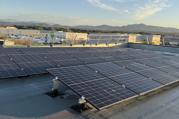 La société REGIS Père&Fils oeuvre pour réduire son impact environnemental avec des énergies renouvelables.