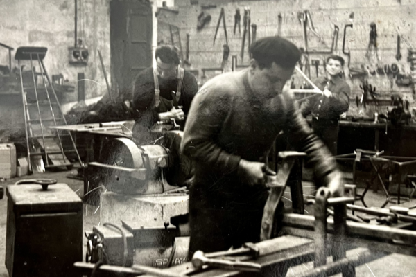 La société REGIS Père&Fils oeuvre pour réduire son impact environnemental avec des énergies renouvelables.